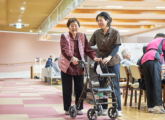 利用者と職員のふれあい